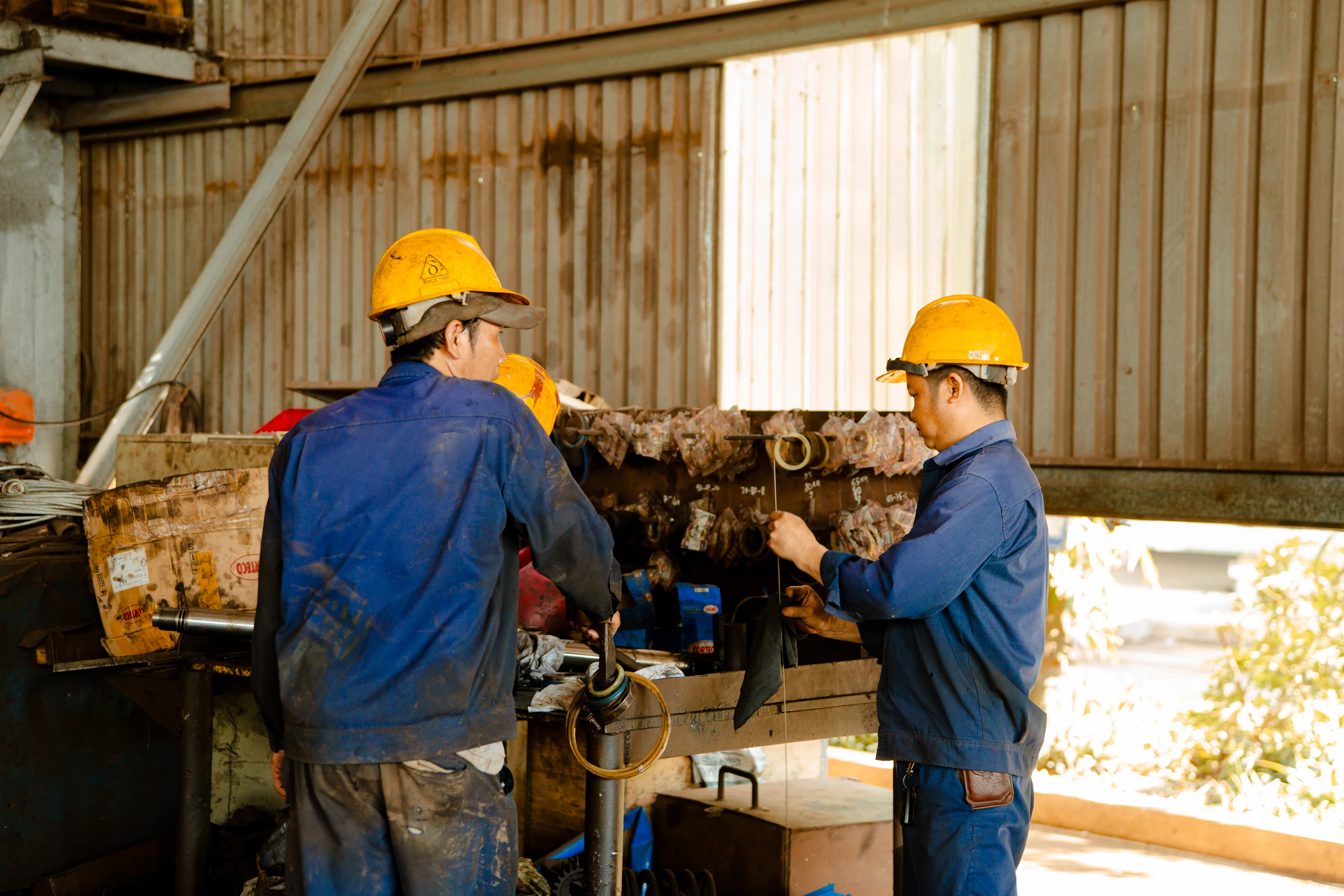 Công Nhân Cơ Điện