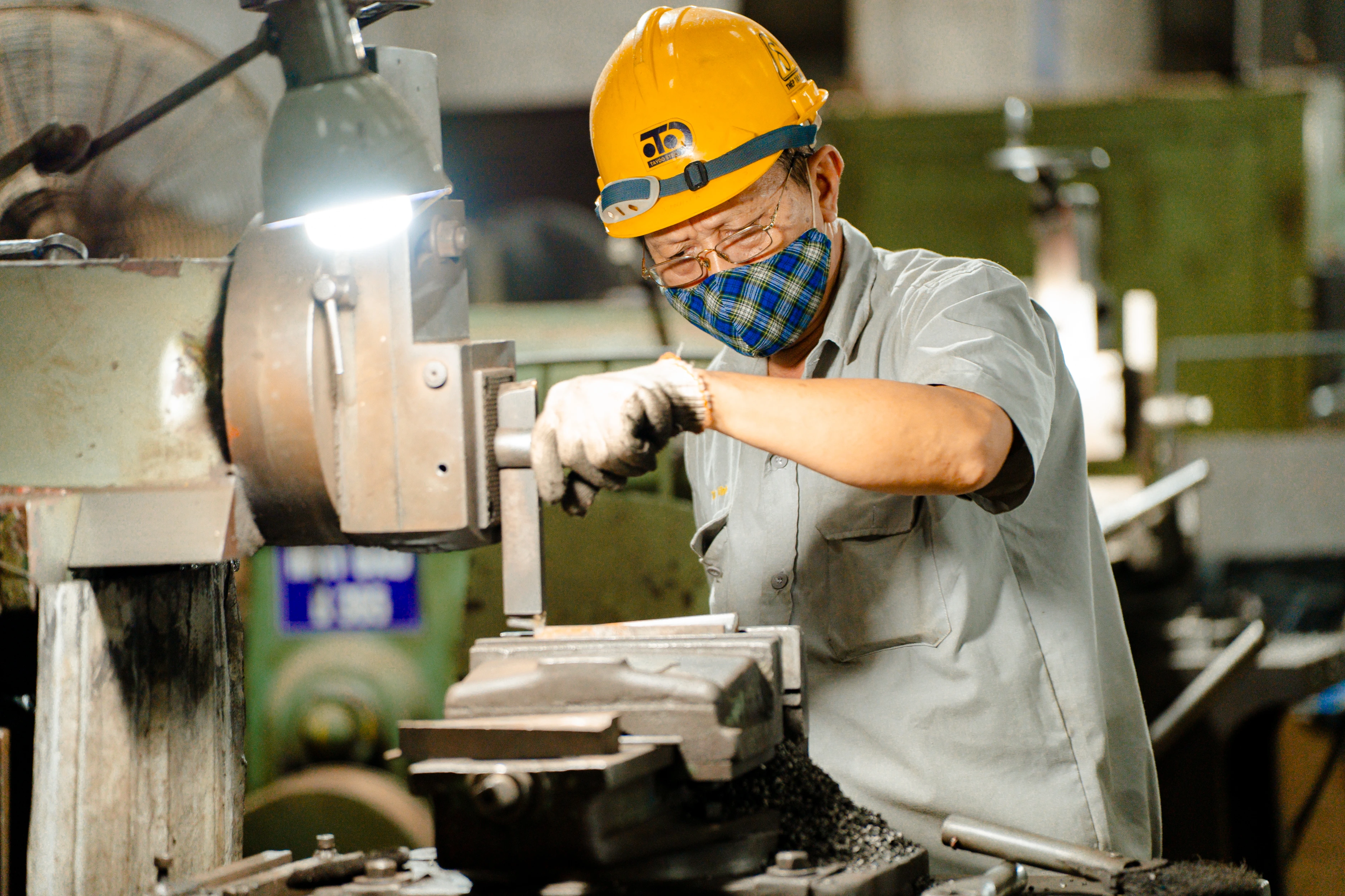 Công Nhân Điện Công Nghiệp